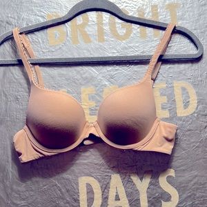 Victoria’s Secret Body by Victoria Tan Bra 32B